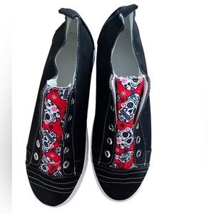 NWOT Ladies Slip on Sneakers